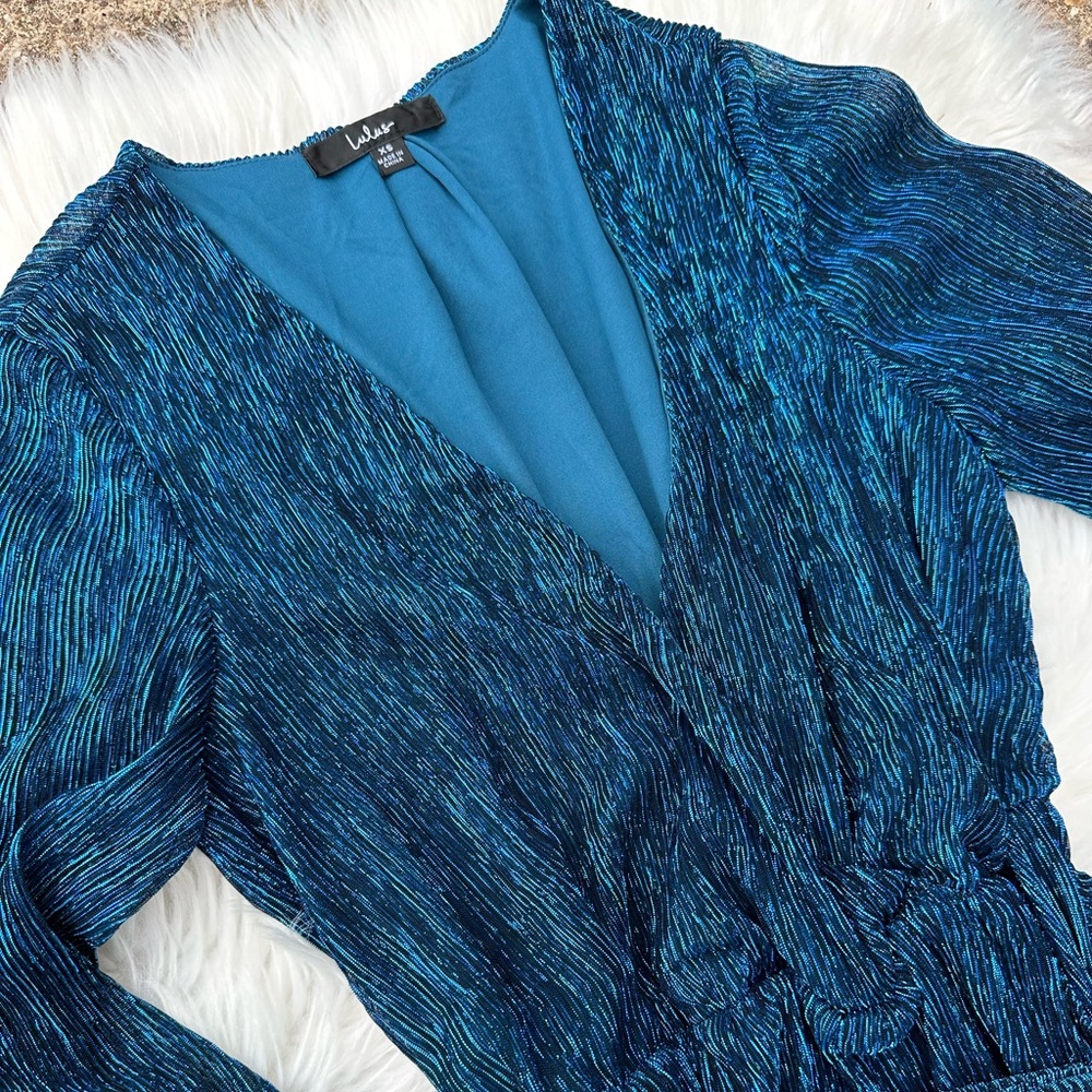 Lulu’s metallic blue deep v romper XS